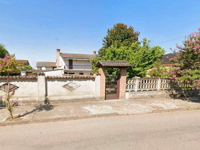 Casa quadrilocale in vendita in Via Cattaneo, Centro, San Bassano