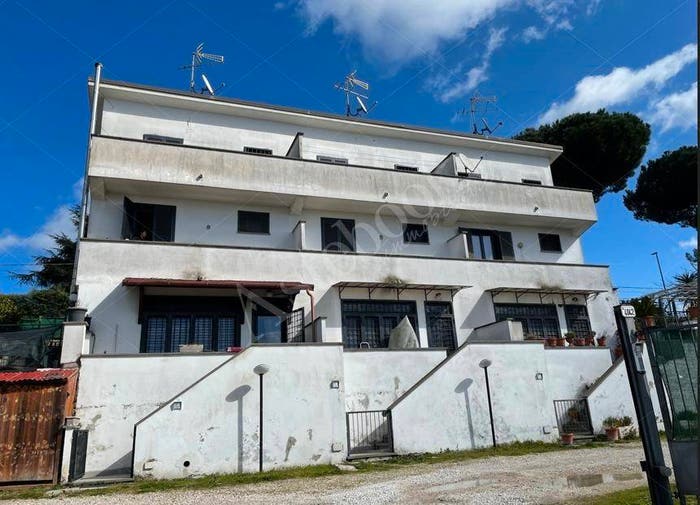 Casa con 6 locali in vendita in Via Flaminia n, Trullo, Morlupo