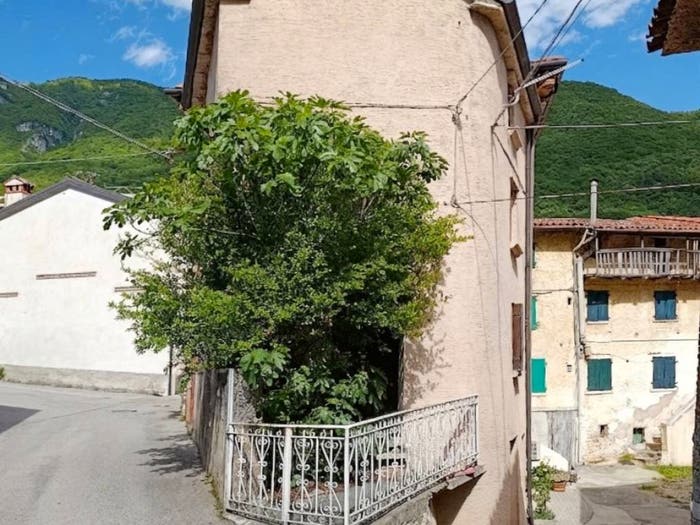 Casa trilocale in vendita in Via D Zarpellon, Solagna