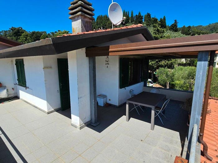 Casa con 6 locali in vendita in Piano di Mommio, Massarosa
