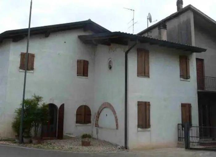 Casa con 6 locali in vendita in Via Traversa Capitelllo, Concamarise