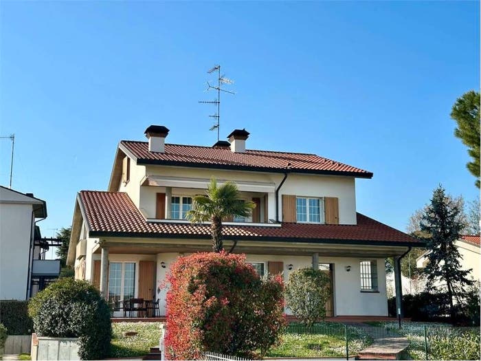 Casa con 6 locali in vendita in Porzione di Bifamiliare camere bagni Giardino, Pedagna Monte Catone, Imola