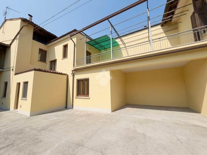 Casa con 6 locali in vendita in Via Giordano Bruno, Centro, Verolanuova