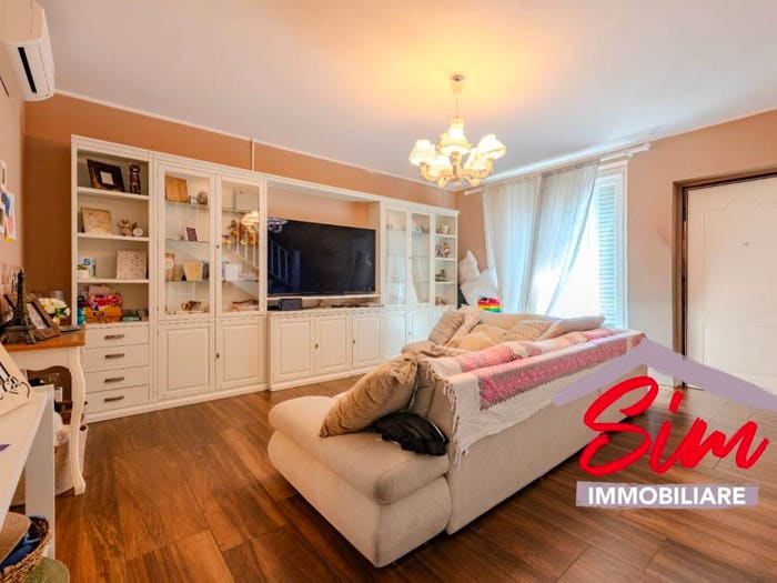 Casa con 5 locali in vendita in strada privata russi snc, Veveri, Novara