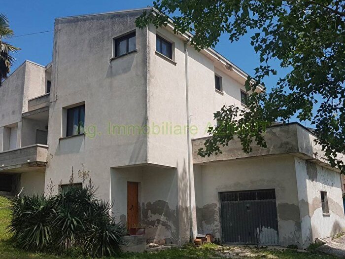 Casa con 6 locali in vendita in Via della Pieve, San Giorgio Di Pesaro, Terre Roveresche