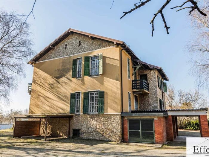 Casa con 6 locali in vendita in Via Cervino, Centro, Angera