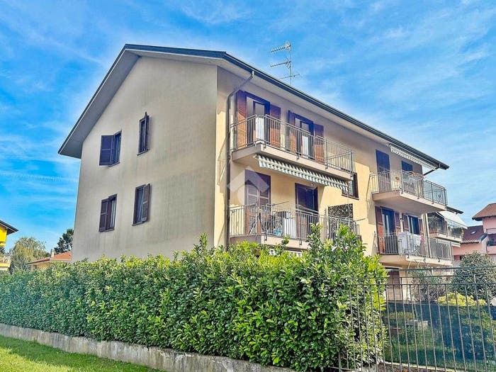 Appartamento trilocale in vendita in via Carlo Cattaneo, Centro, Sesto Calende