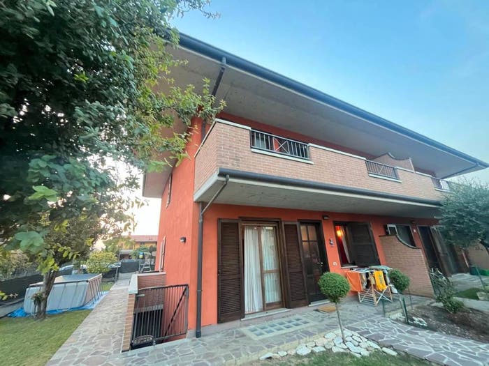 Casa con 6 locali in vendita in Via Monte Resegone, Centro, Brembate
