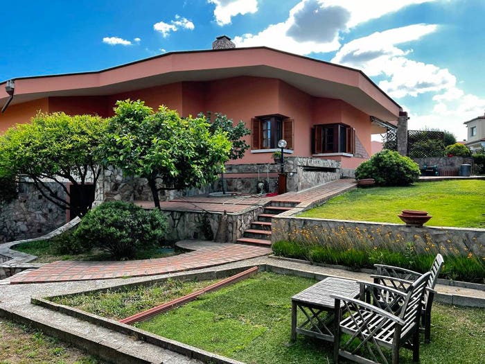 Casa con 6 locali in vendita in Via C Maderno, Viale Aldo Moro Ospedale Vecchio, Olbia