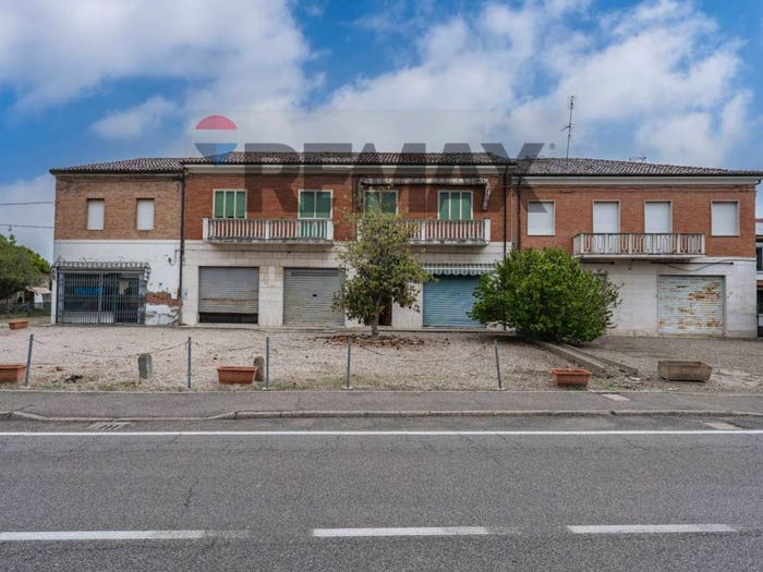 Appartamento con 6 locali in vendita in piazza libertà, Centro, Masi Torello
