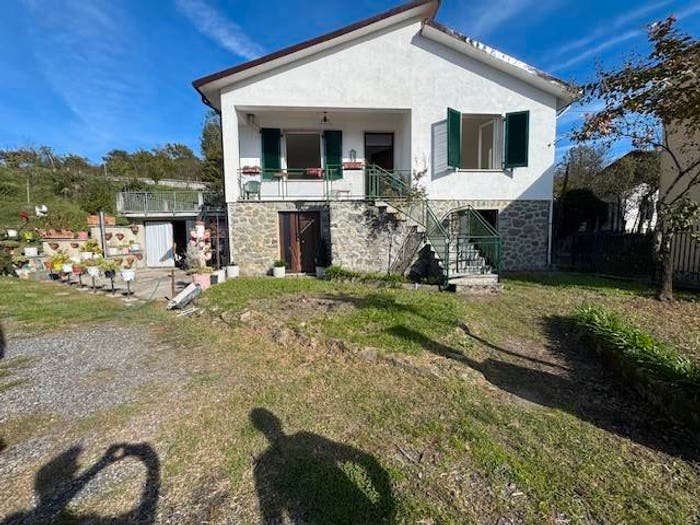 Casa con 6 locali in vendita in Via Molino, Aulla