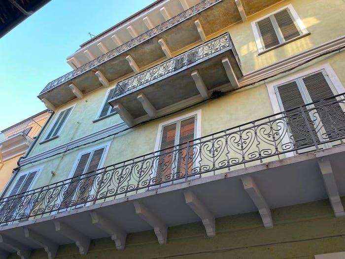 Casa con 6 locali in vendita in Via Vittorio Alfieri, Canelli