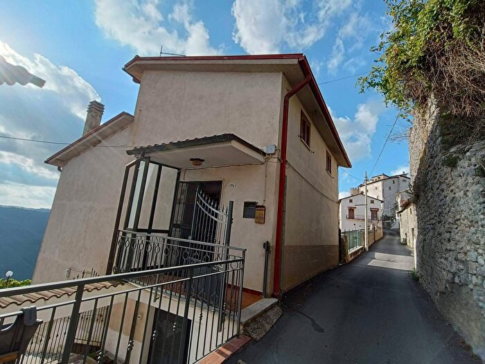 Casa con 7 locali in vendita in Calcariola, Cittaducale