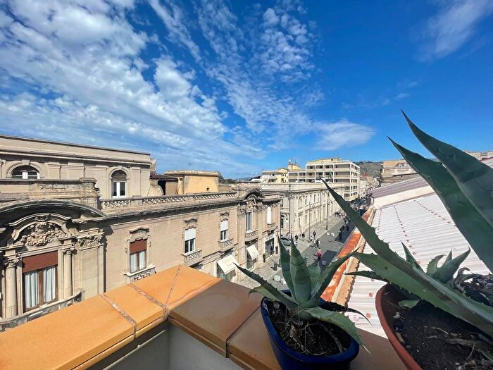 Appartamento con 8 locali in vendita in Via Demetrio Tripepi, Reggio Calabria