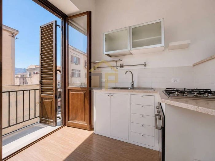 Appartamento trilocale in vendita in Via Buon Pastore, Castellammare, Palermo