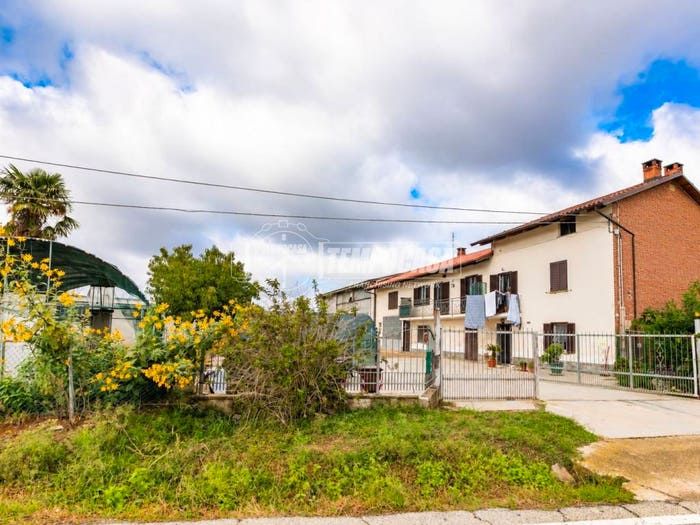 Casa con 6 locali in vendita in Strada Santo Stefano Roero, Pralormo