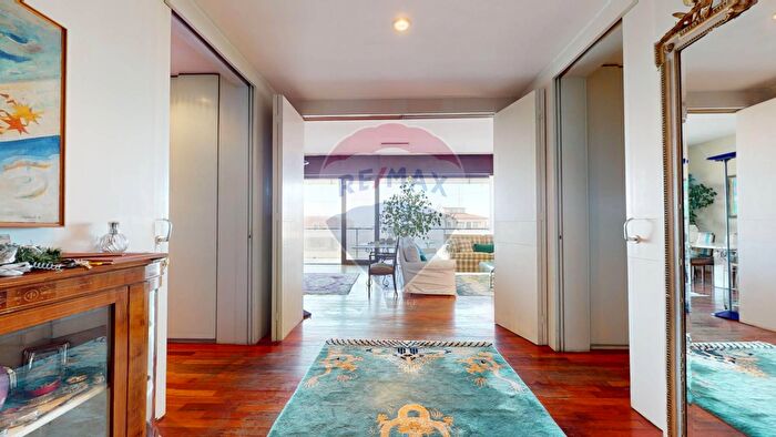 Appartamento con 10 locali in vendita in Viareggio