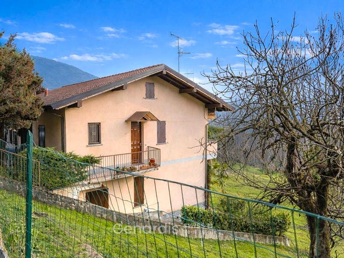 Casa trilocale in vendita in Via Dante Alighieri, Centro, Dumenza