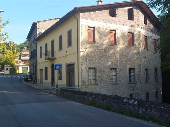 Casa con 6 locali in vendita in Via Roma No Number, Castelnuovo di Garfagnana