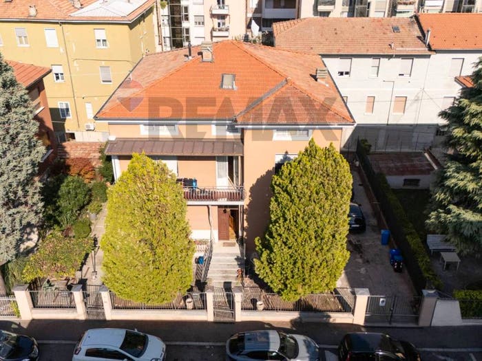 Casa con 6 locali in vendita in Montanara Cinghio, Parma