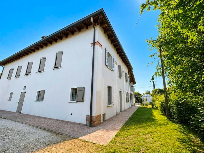 Casa con 6 locali in vendita in San Damaso, Modena