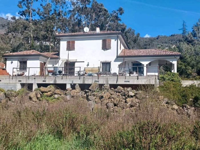 Casa con 6 locali in vendita in Località Cartiera No Number, Isolabona