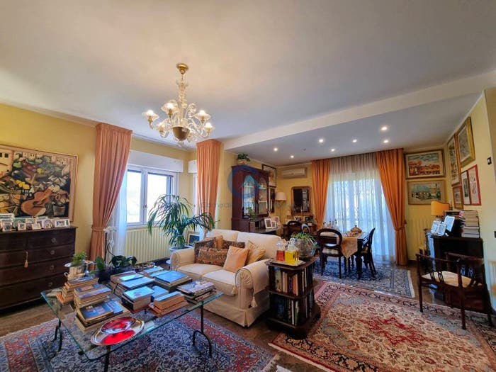 Casa con 6 locali in vendita in Via Ugo Ortona, Sala, Catanzaro