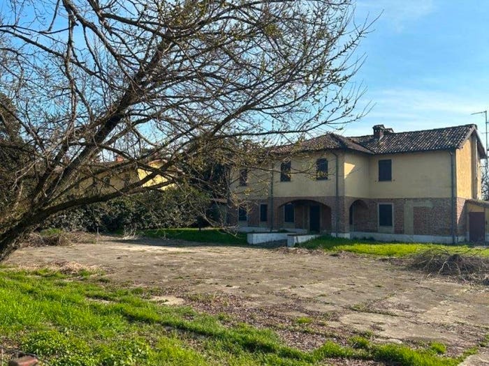 Casa con 6 locali in vendita in PescaronePescaronino, Cura Carpignano