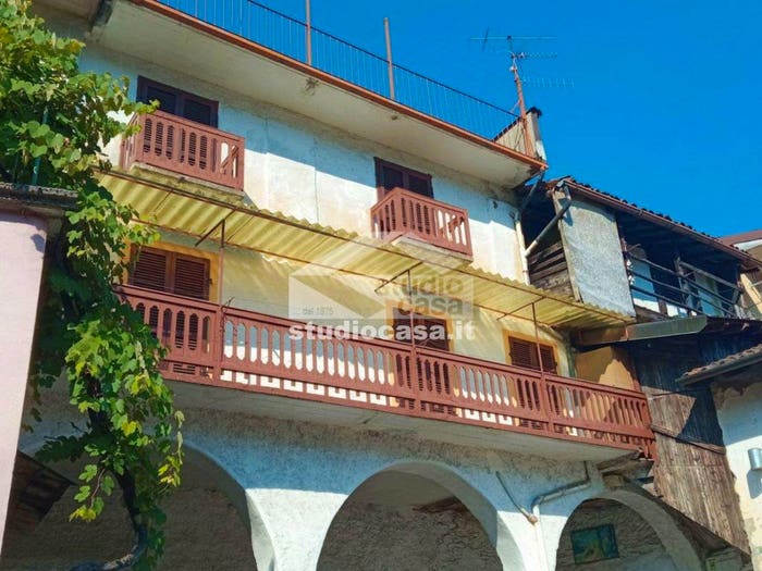 Casa con 6 locali in vendita in Villassio, Gorno