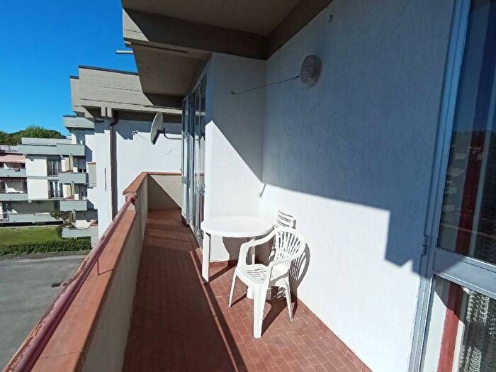 Appartamento con 6 locali in vendita in Via Bezzecca, Darsena Ex Campo di Aviazione, Viareggio