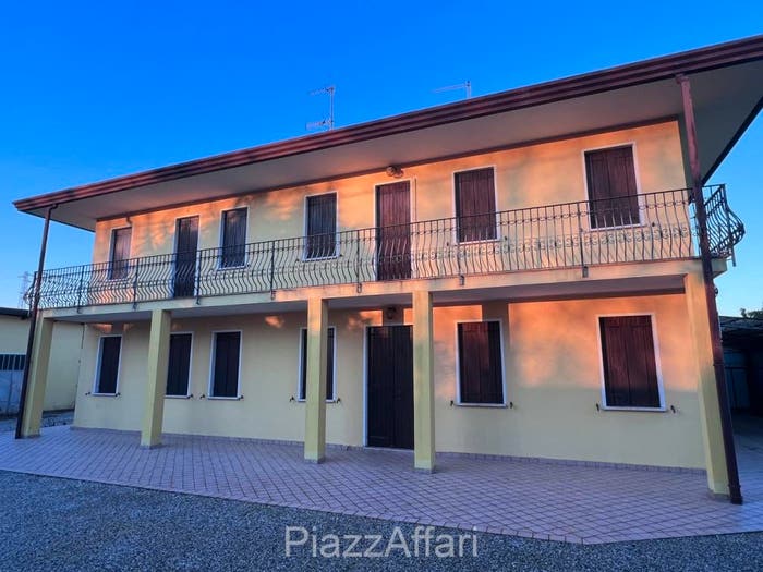 Casa con 6 locali in vendita in Via Cansiglio, Piove di Sacco