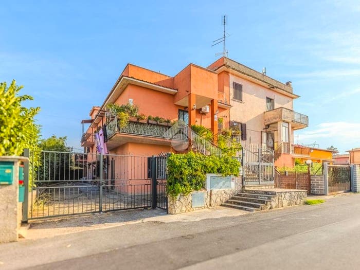 Appartamento trilocale in vendita in Via santo spirito, Centro, Anguillara Sabazia