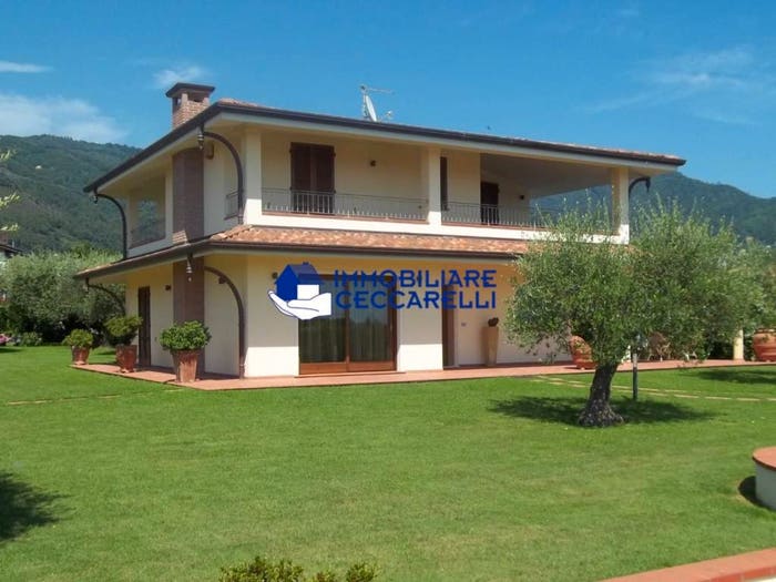 Casa con 6 locali in vendita in Viale della Repubblica, Cinque Vie, Massa