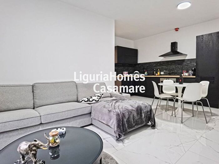 Appartamento con 6 locali in vendita in Via Regina Margherita, Centro, Bordighera