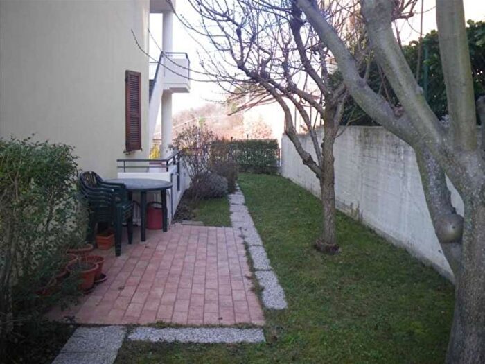 Casa con 6 locali in vendita in Via San Tommaso, Urbino