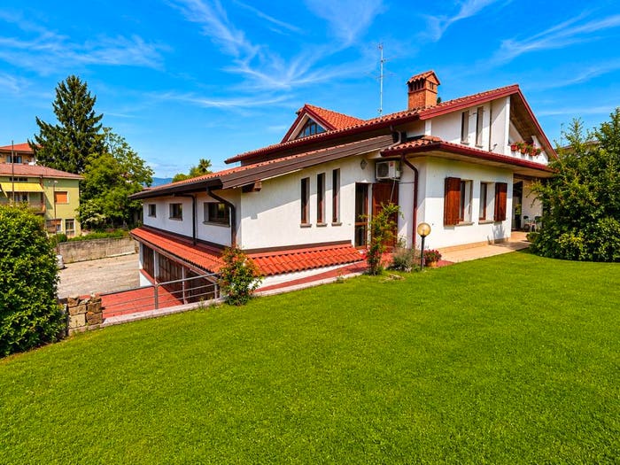 Casa con 6 locali in vendita in Via Stazione, Montello