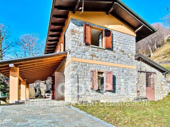 Casa con 5 locali in vendita in Via Cima Predore, Predore