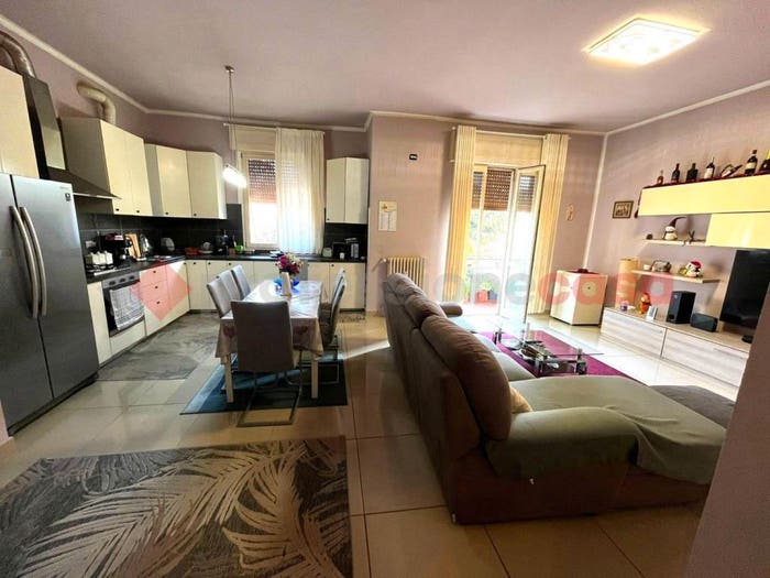 Appartamento trilocale in vendita in via cavaliere fortunato re, Centro, Cerro Maggiore