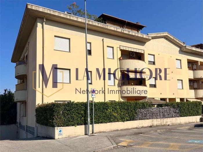 Appartamento quadrilocale in vendita in Piazza Binario Ventuno, Centro, Agliana