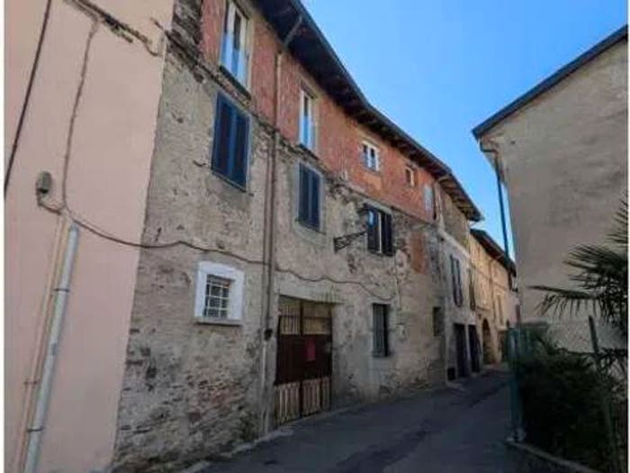 Appartamento trilocale in vendita in Via Giuseppe Garibaldi, Centro, Gozzano