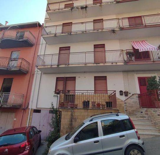 Casa in vendita in Via Vallotta, Montelepre