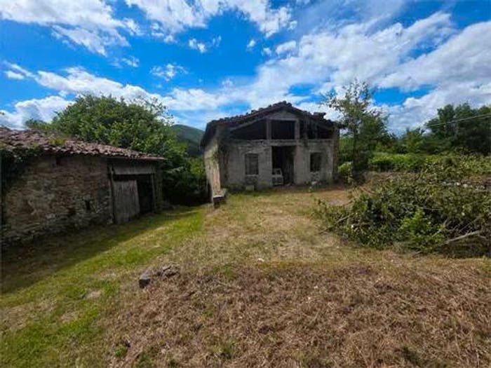 Casa con 6 locali in vendita in Via Vandelli SNC, Poggio, Camporgiano