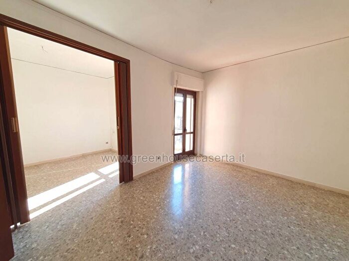 Appartamento trilocale in vendita in Via San Pietro, Ospedale, Caserta
