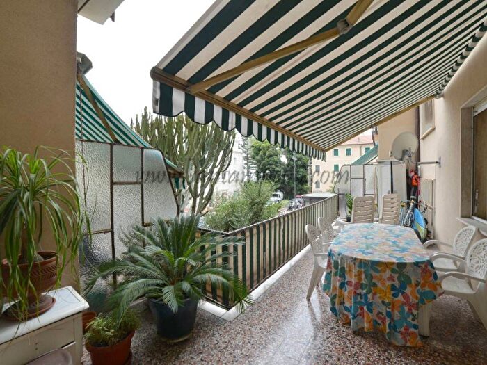 Appartamento quadrilocale in vendita in via al mercato, Centro, Bordighera