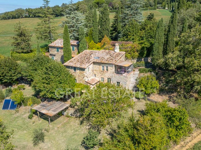 Casa con 6 locali in vendita in Sarteano