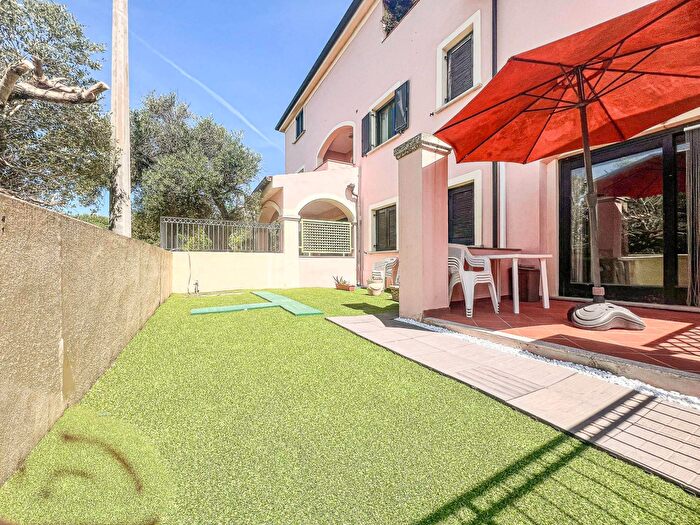 Appartamento trilocale in vendita in Via Sandro Pertini, Santa Teresa Gallura