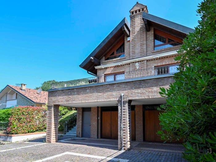 Casa con 6 locali in vendita in Via Lecchetto, Carvico