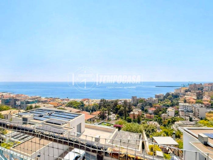 Appartamento trilocale in vendita in Largo Arcobaleno, Albissola Marina