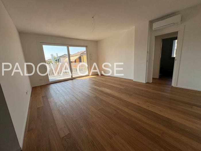 Appartamento quadrilocale in vendita in via comino, Madonna Pellegrina, Padova