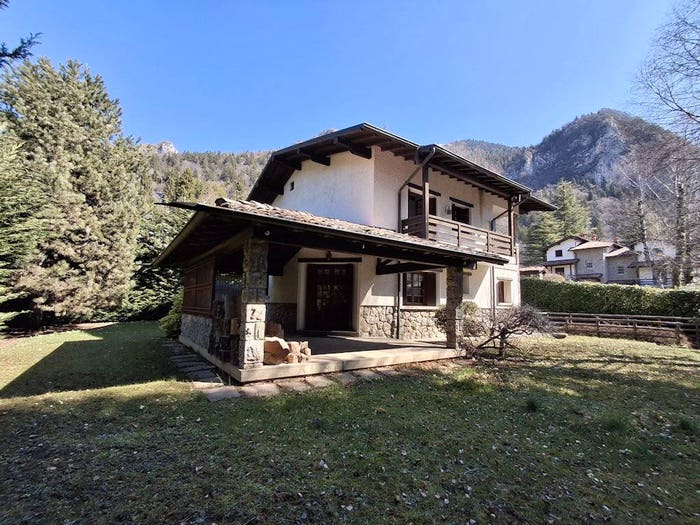 Casa con 6 locali in vendita in Via Rododendro, Centro, Castione della Presolana